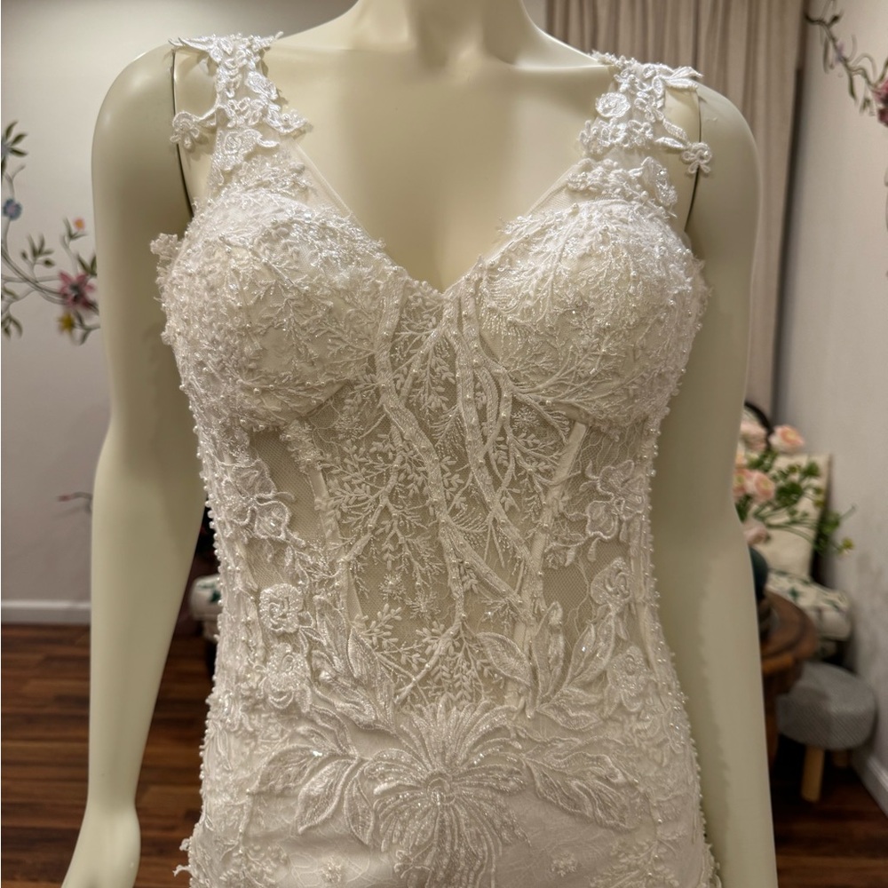 Mermaid Silhouette Lace Wedding Dress
